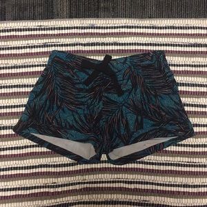 Rare print pleated lululemon shorts